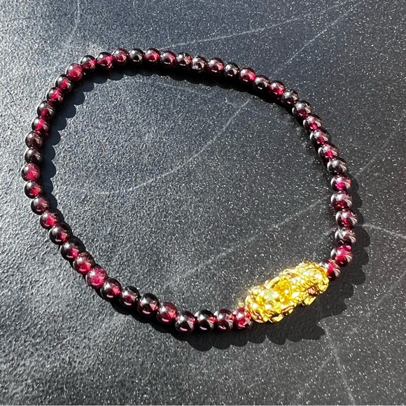 Garnet Pixiu - Picture 2 of 2